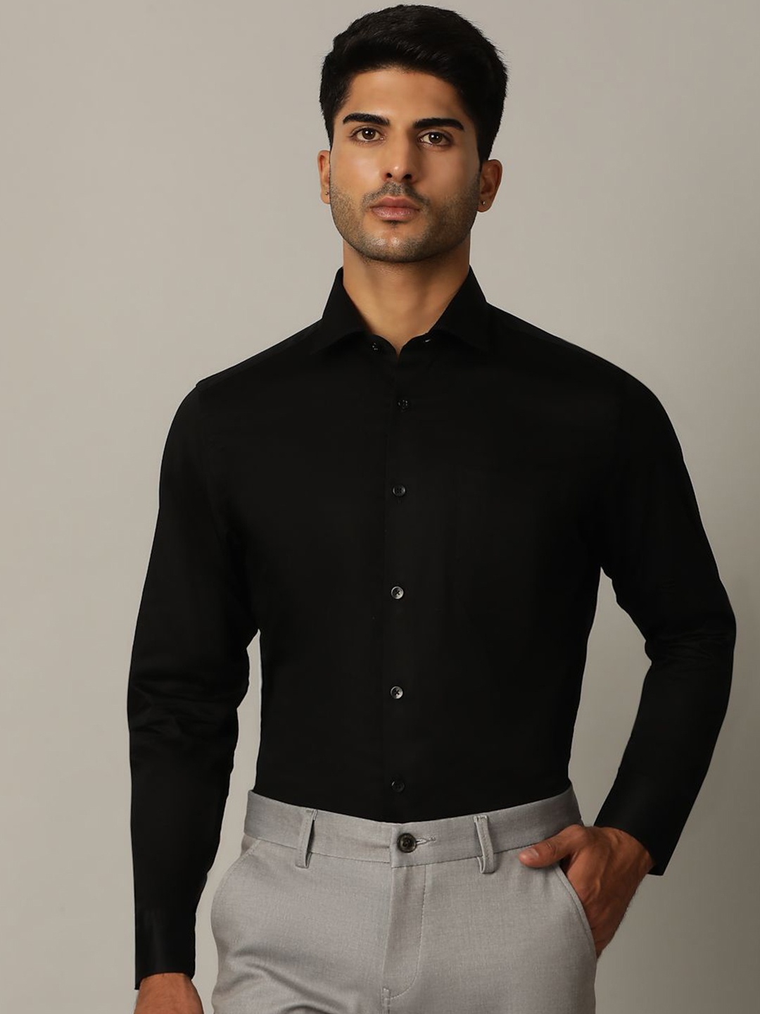 

METAL Men Spread Collar Solid Cotton Slim Fit Formal Shirt, Black