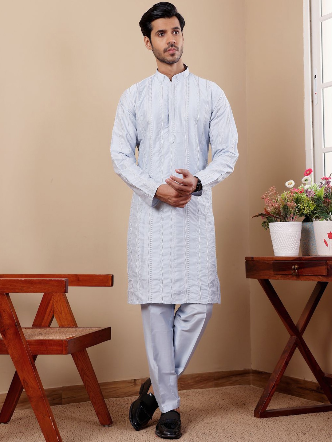 

Rawayi Geometric Embroidered Silk Straight Kurta, Blue