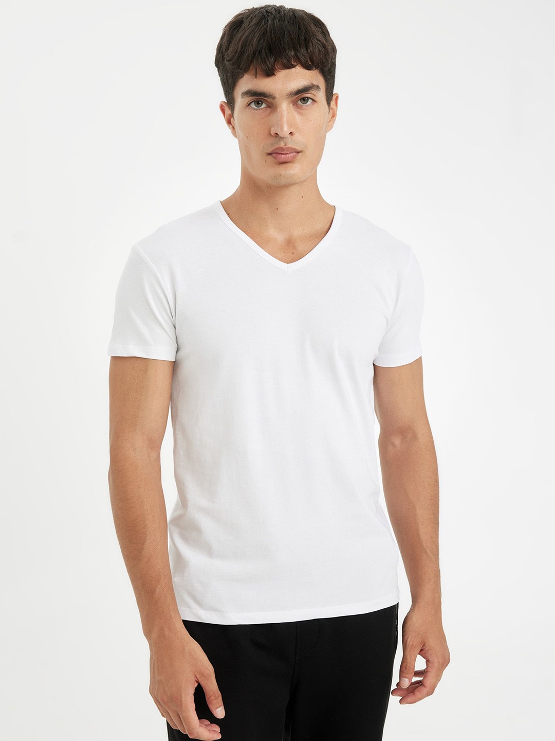 

DeFacto Men V-Neck Raw Edge T-shirt, Na