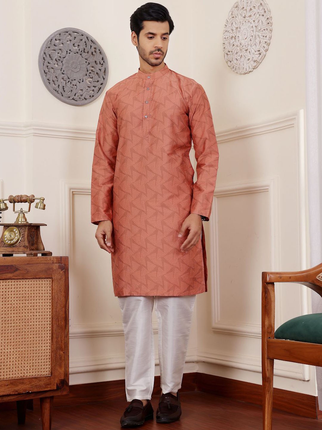 

Rawayi Geometric Printed Mandarin Collar Jacquard Straight Kurta, Rust