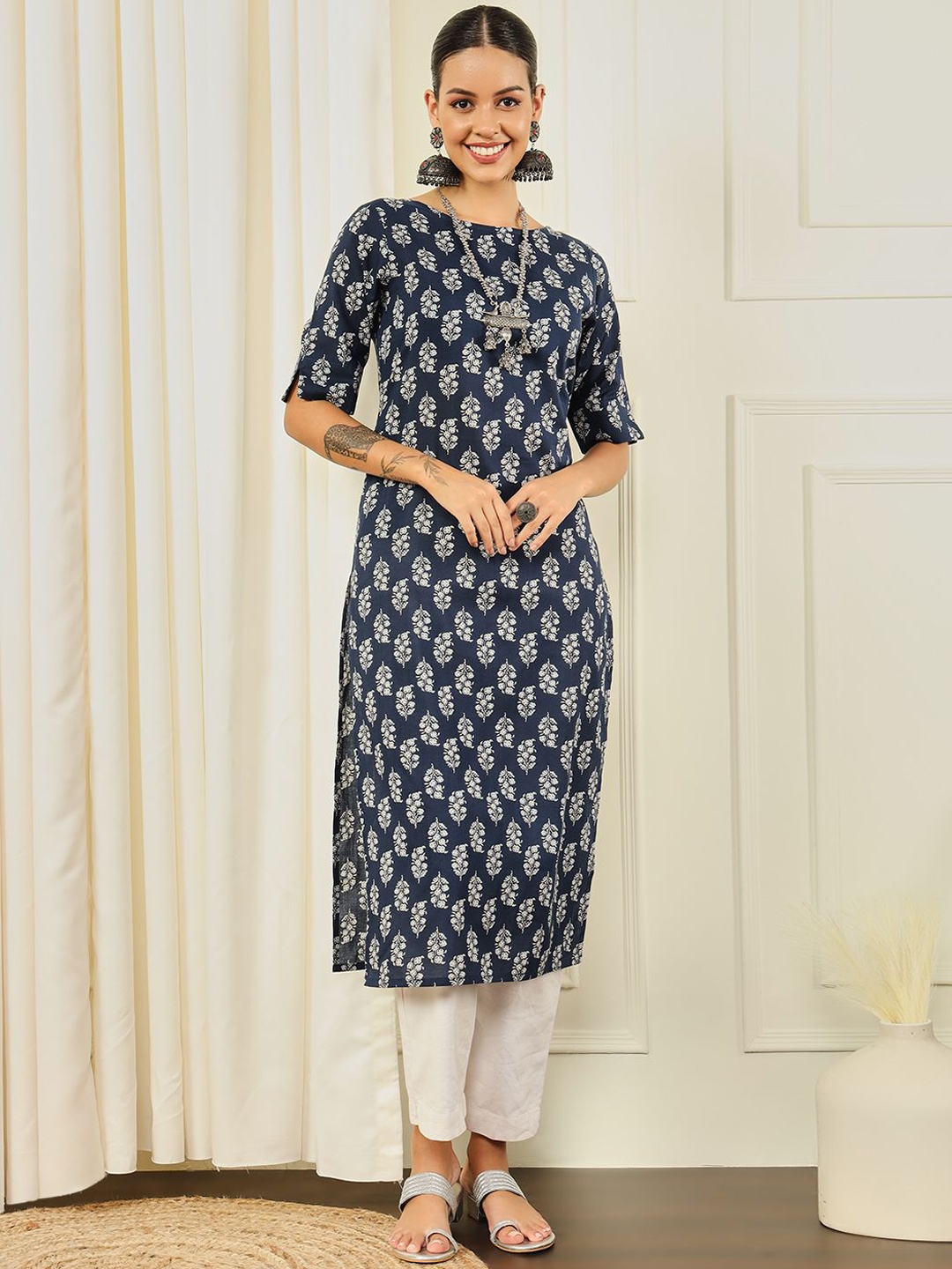 

Meeranshi Floral Printed Cotton Straight Kurta, Navy blue