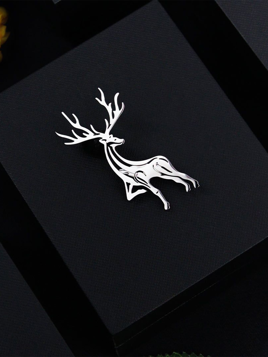 

PELUCHE Men Snowbound Stag Silver Lapel Pin Brooch