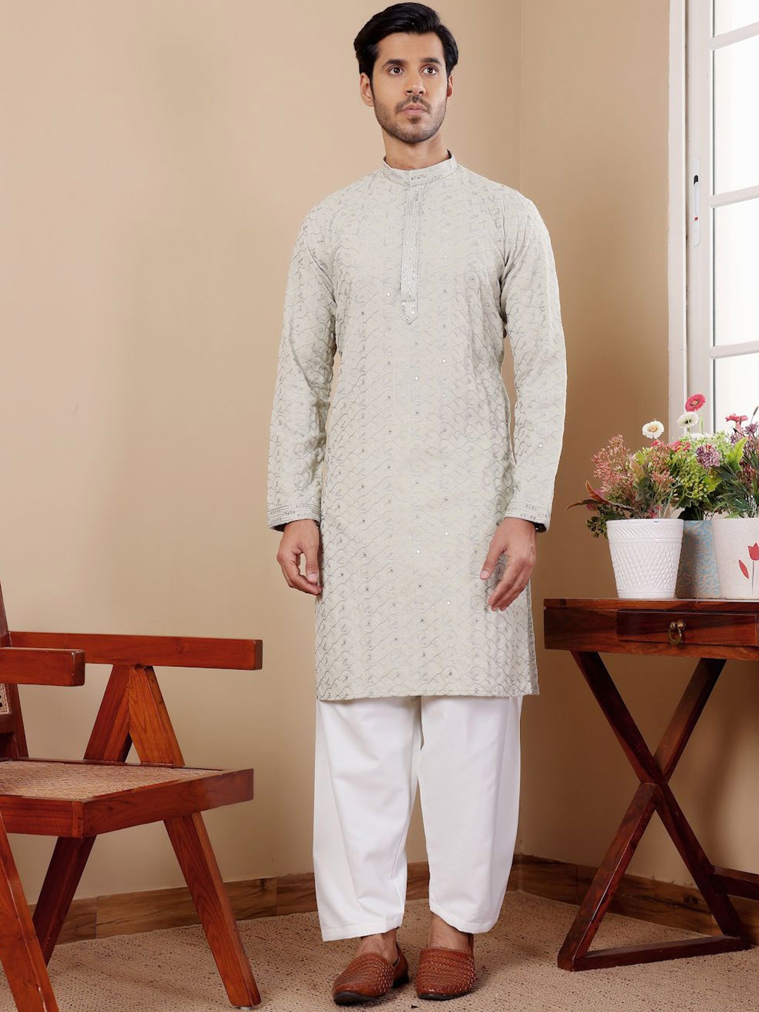 

Rawayi Geometric Embroidered Chikankari Band Collar Linen Straight Kurta, Green