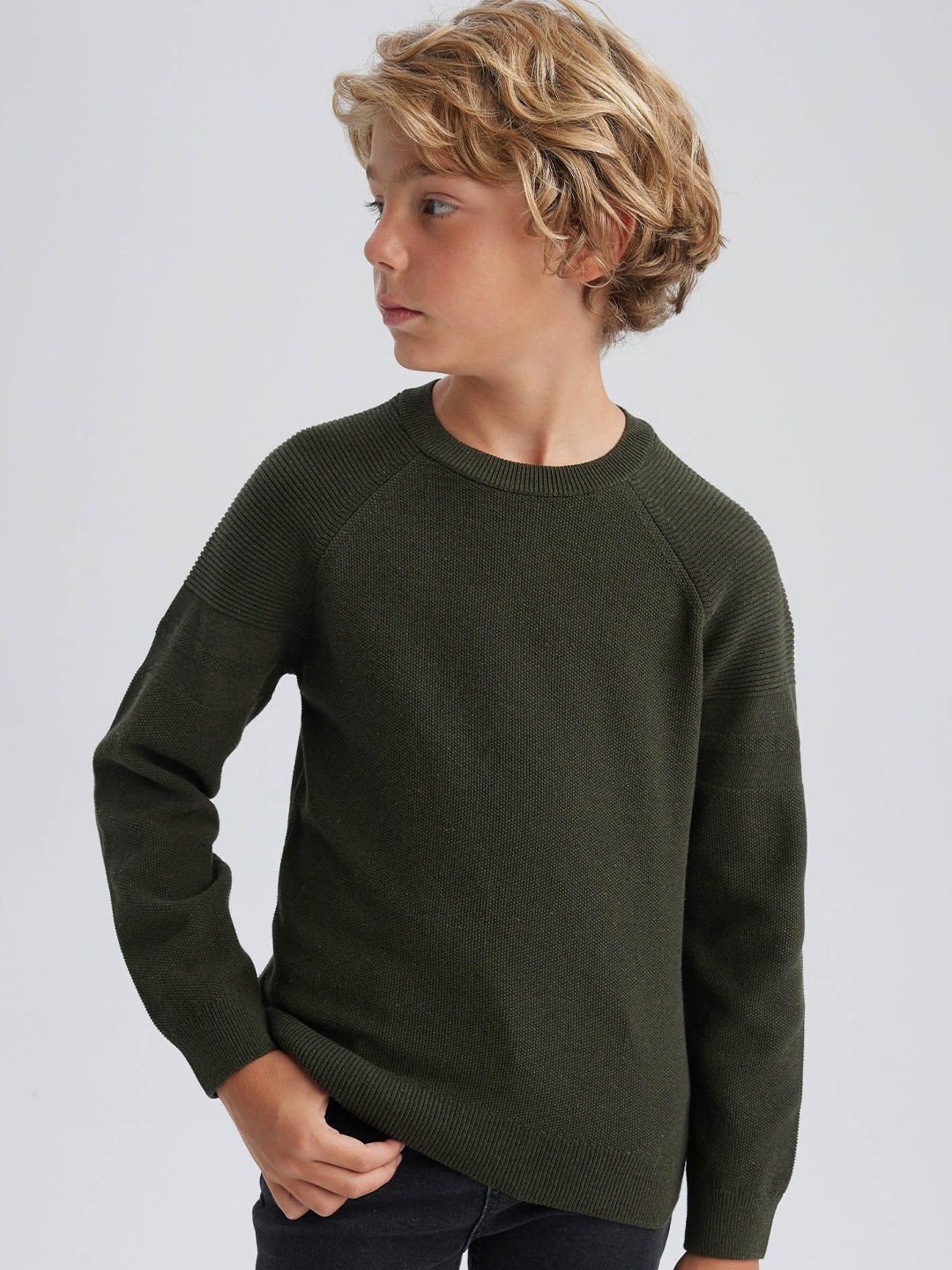 

DeFacto Boys Round Neck Pullover, Olive