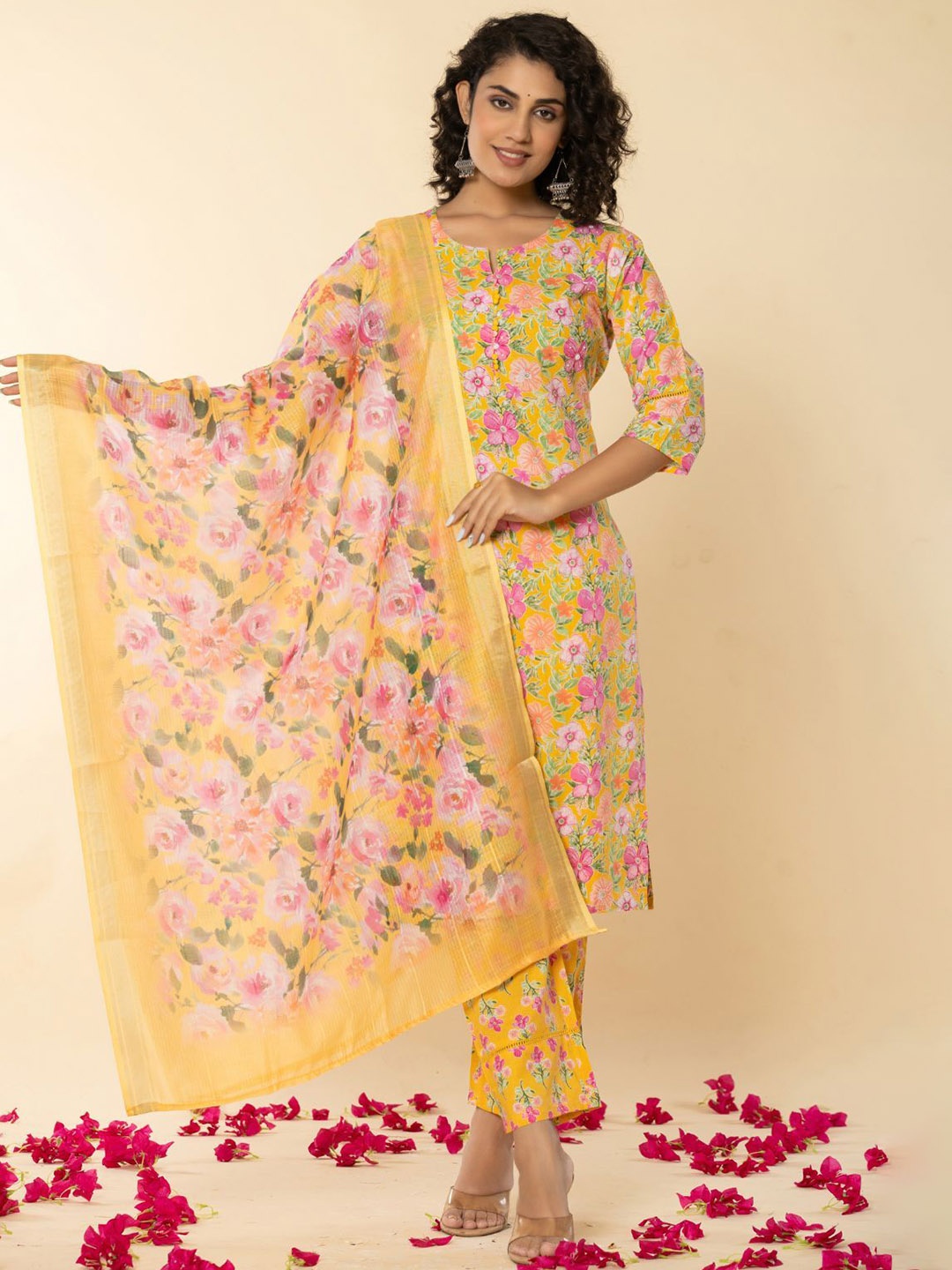 

Do Dhaage Floral Printed Regular Pure Cotton Straight Kurta with Trousers & Dupatta, Yellow