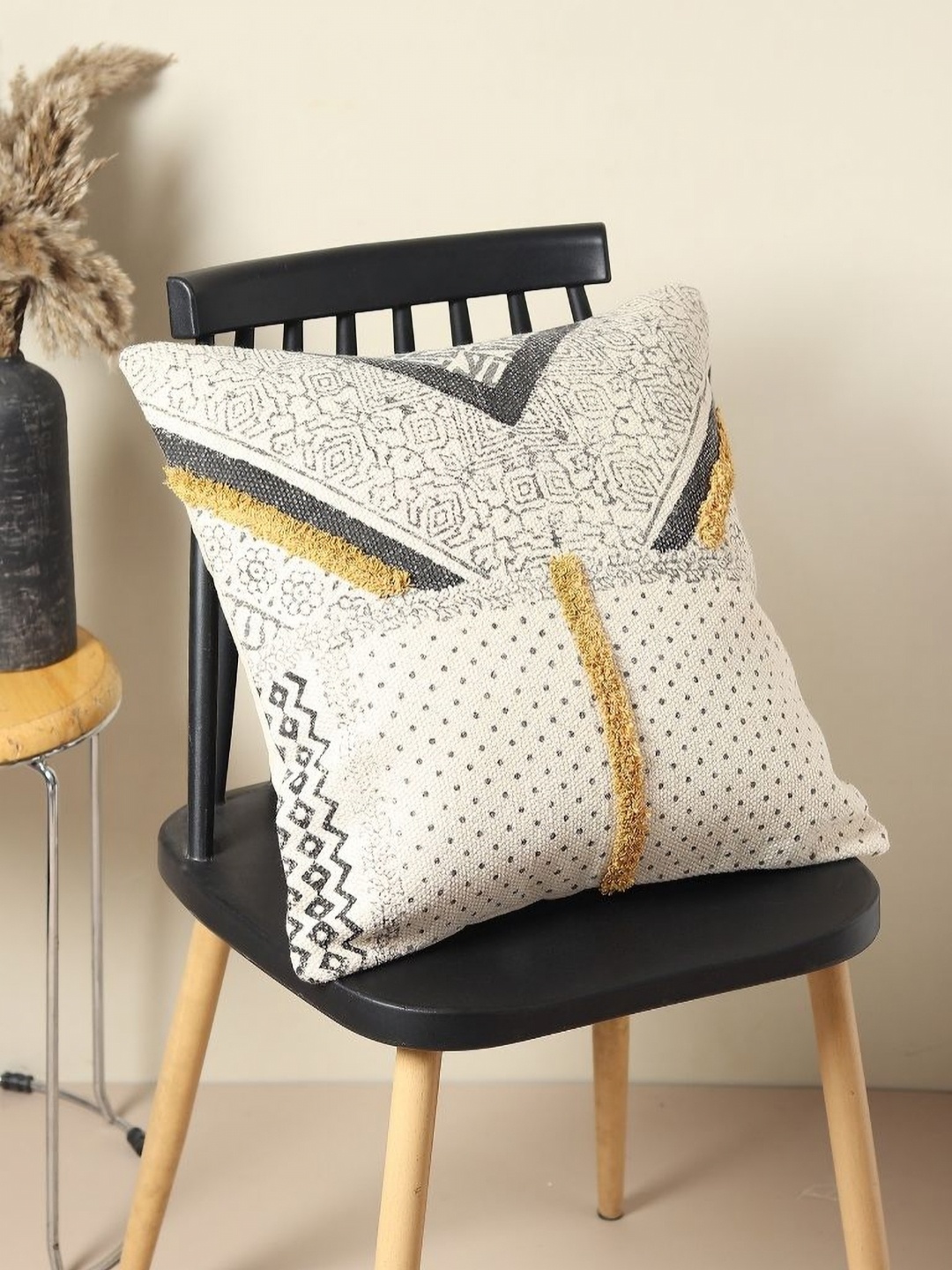 

Art Avenue White & Black Geometric Cotton Square Cushion Covers