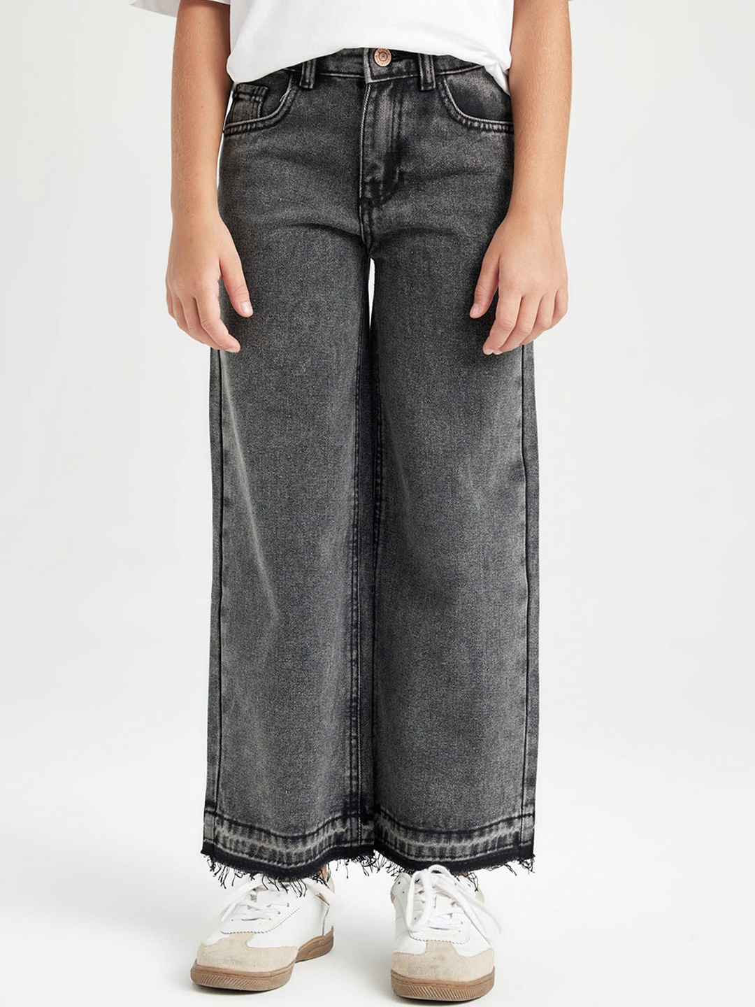 

DeFacto Girls Mid-Rise Relaxed Fit Jeans, Na