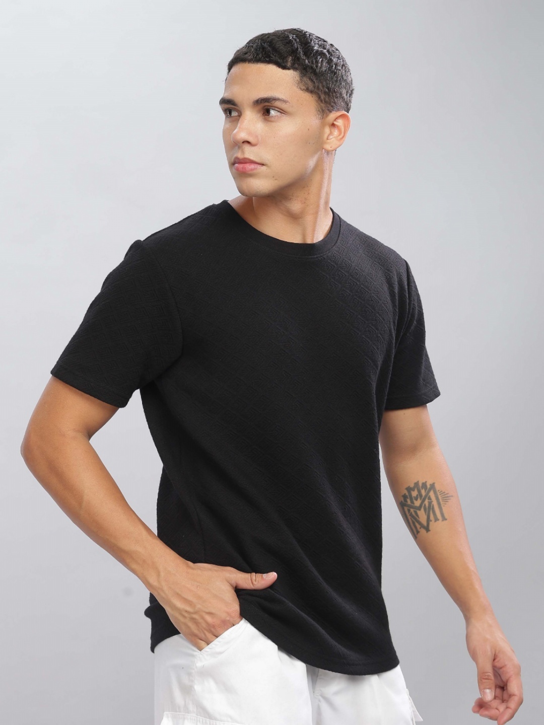 

TOMHIDDLE Men Printed Drop-Shoulder Sleeves Pockets T-shirt, Black