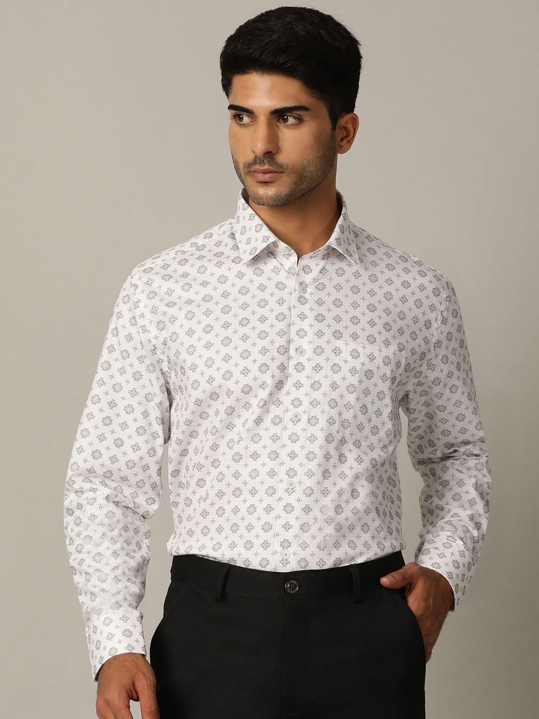 

JADE BLUE Men Spread Collar Floral Printed Cotton Formal Shirt, Grey