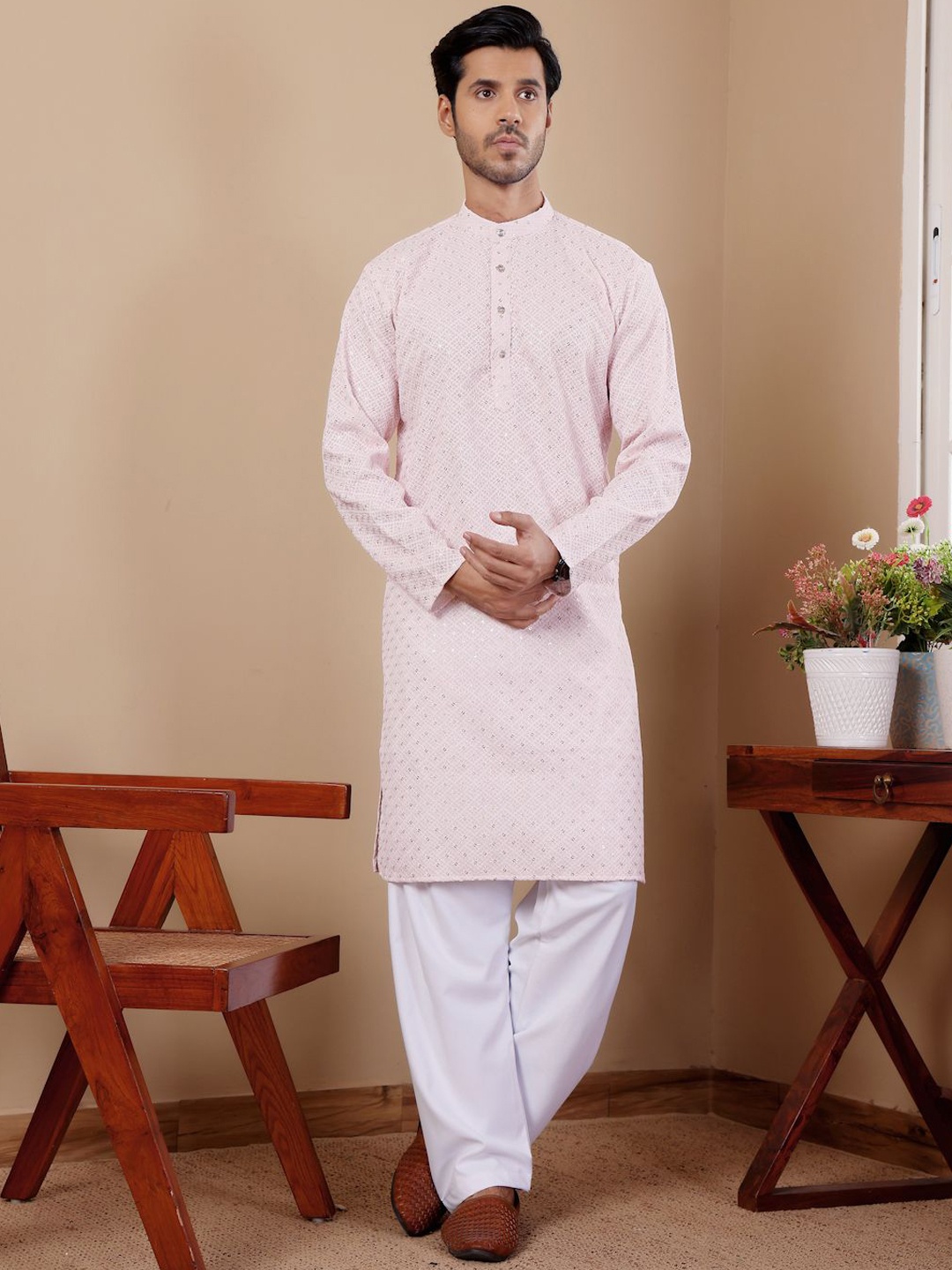 

Rawayi Geometric Embroidered Sequinned Jacquard Regular Straight Kurta, Pink