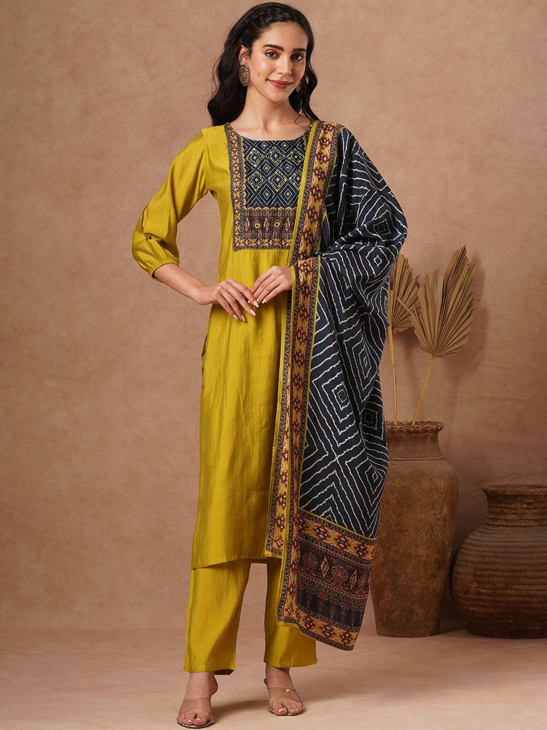 

FASHOR Ethnic Motifs Yoke Design Straight Sequinned Kurta with Trousers & Dupatta, Lime green