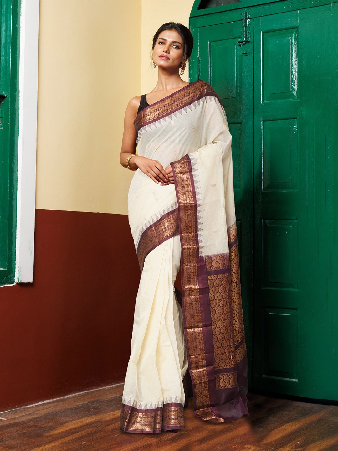 

Unnati Silks Woven Design Zari Pure Cotton Handloom Gadwal Saree, Cream