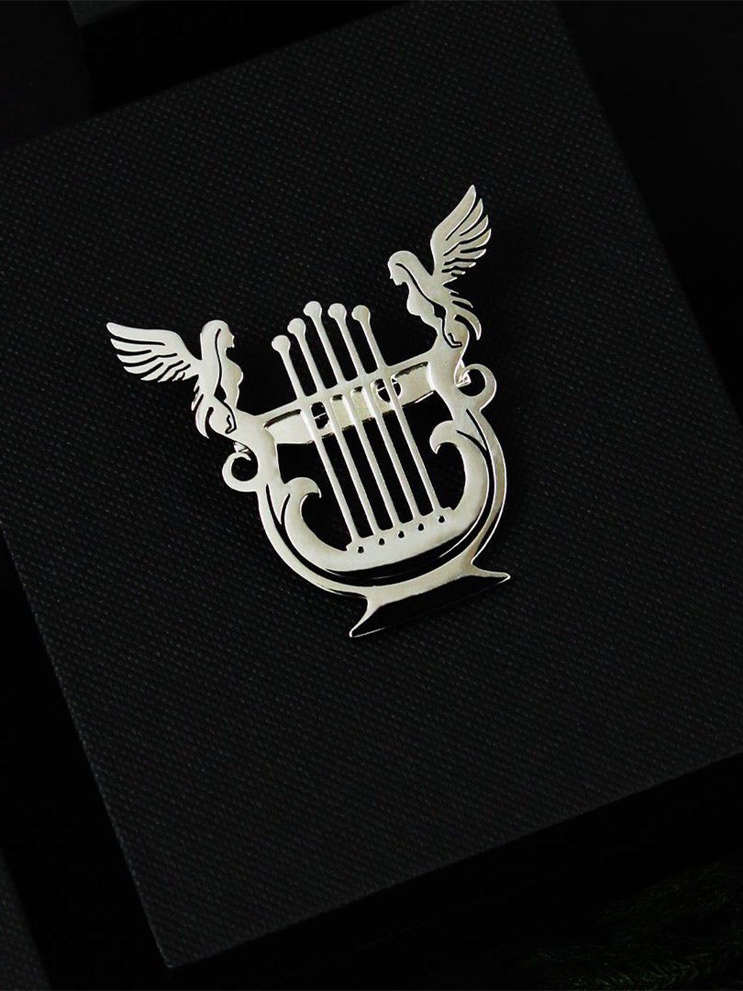 

PELUCHE Men Seraph Harp Silver Minimal Lapel Pin Brooch