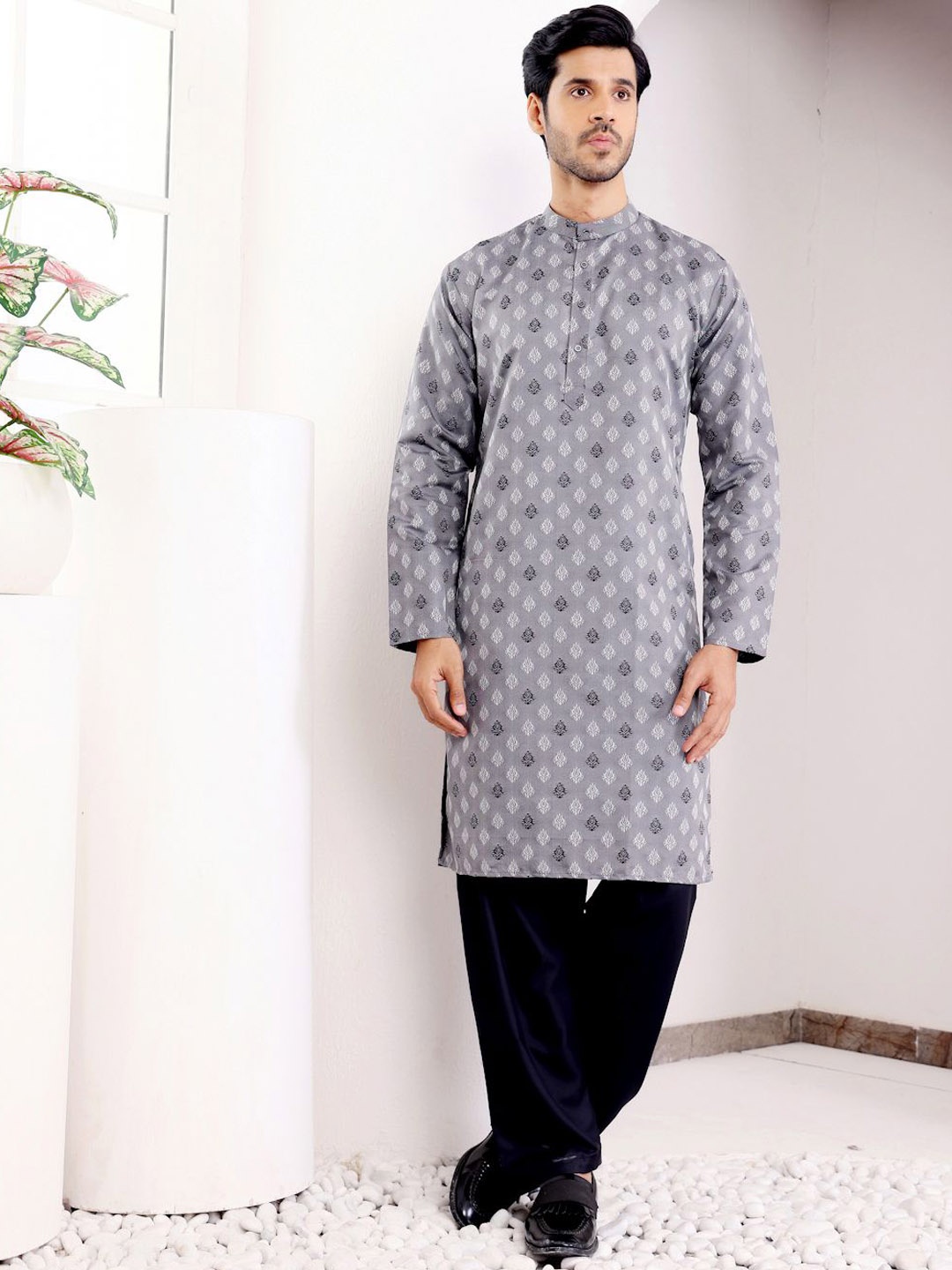 

Rawayi Geometric Woven Design Thread Work Jacquard Straight Kurta, Grey