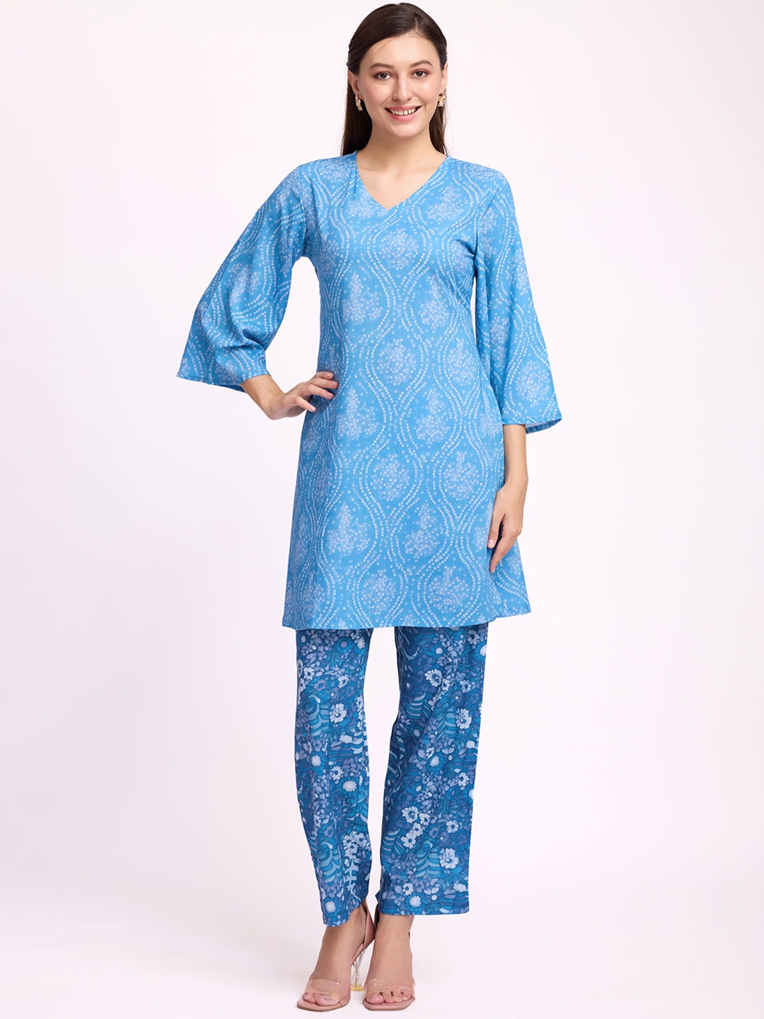 

KAYOMMI Geometric Printed Kurti with Trouser, Blue