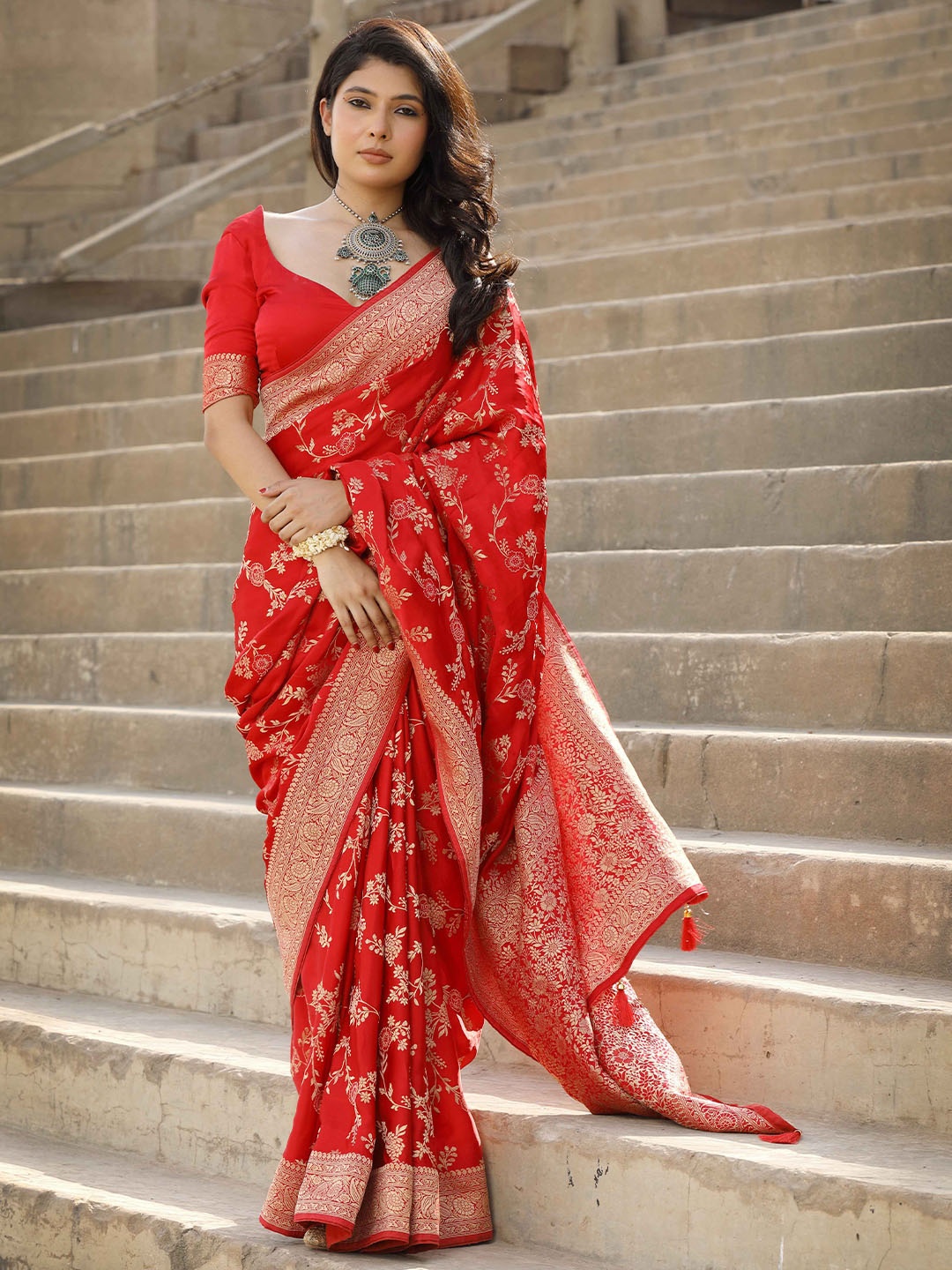 

The Front Row Woven Design Zari Pure Silk Banarasi Saree, Red