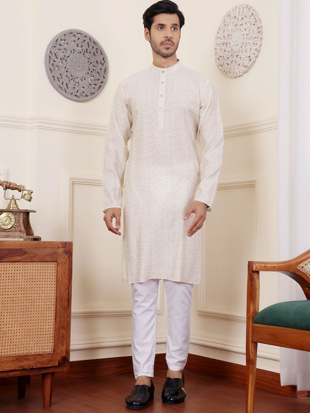 

Rawayi Bandhani Printed Mandarin Collar Regular Straight Kurta, Off white
