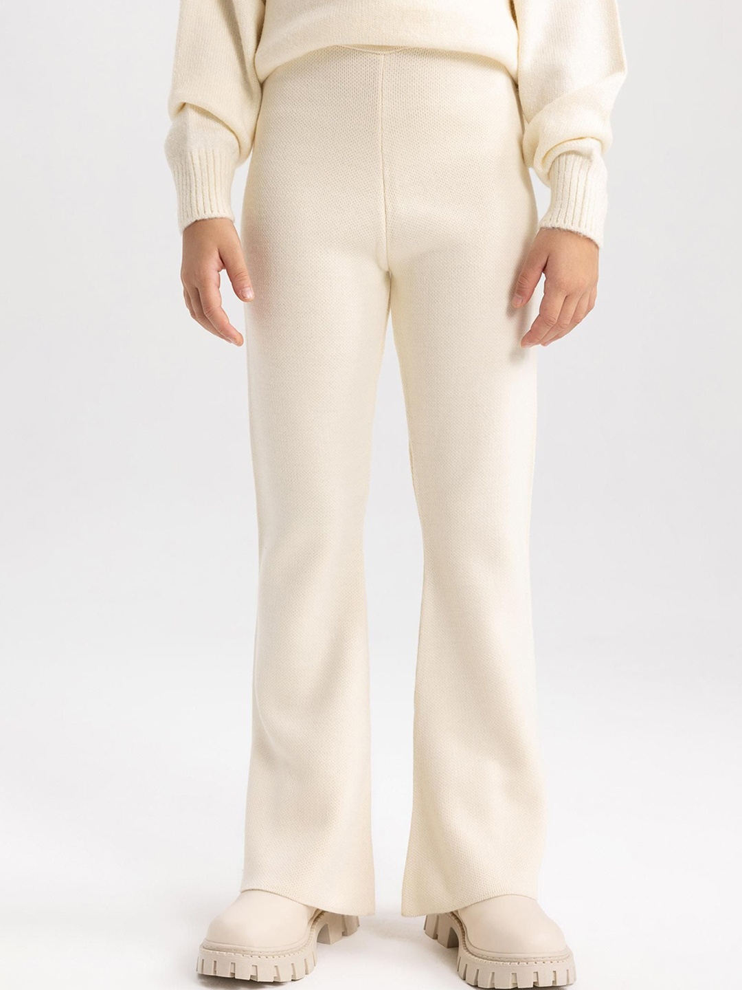 

DeFacto Girls Mid-Rise Bootcut Trousers, Cream