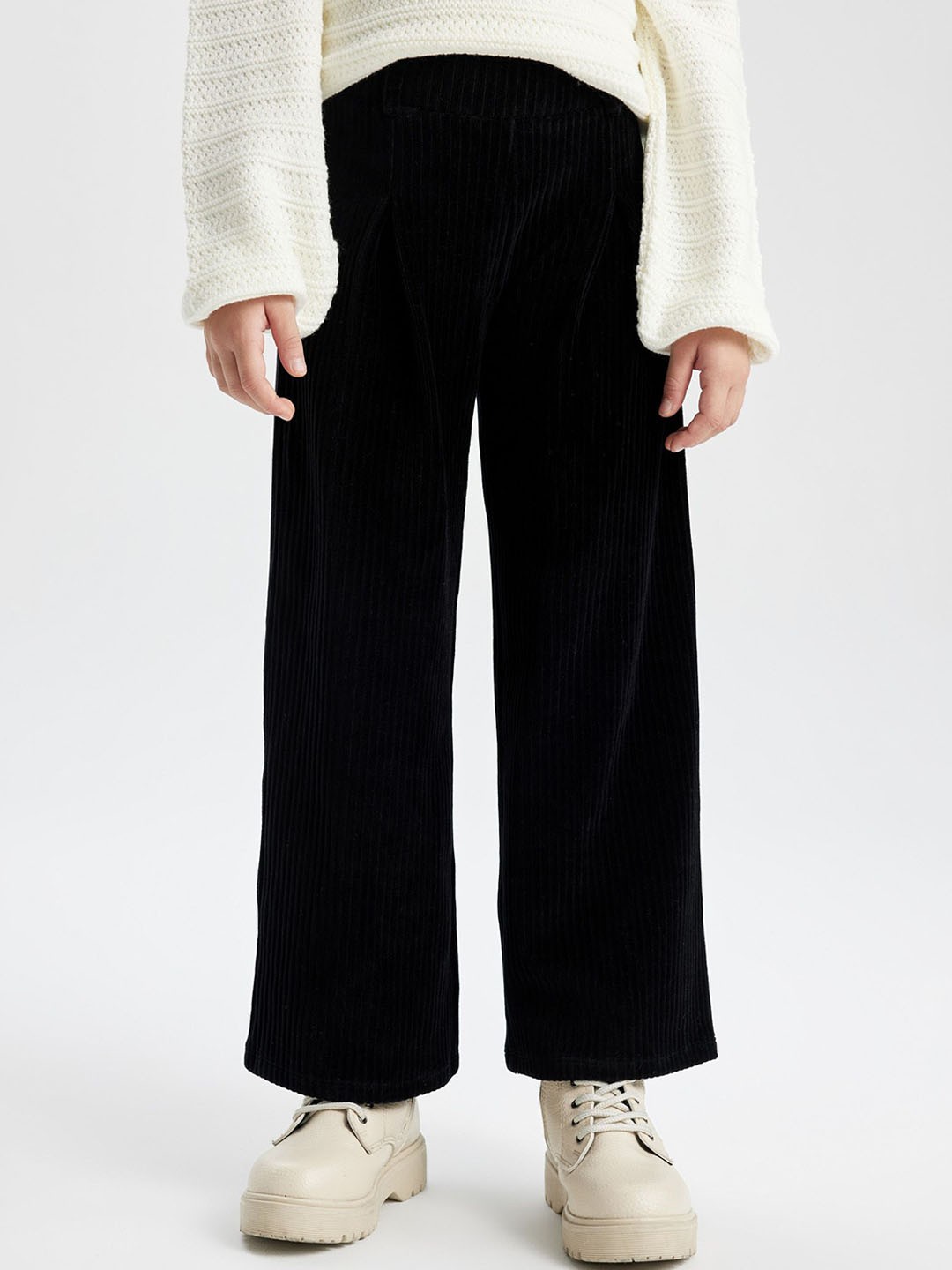 

DeFacto Girls Mid-Rise Regular Fit Parallel Trousers, Black
