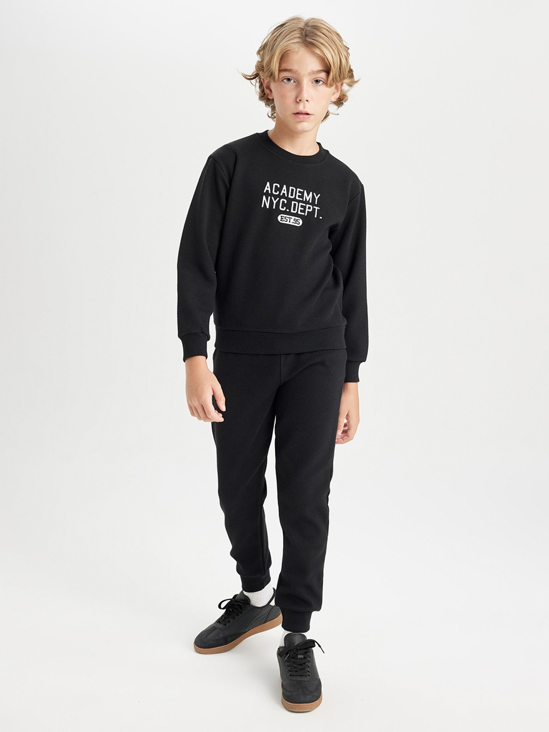 

DeFacto Boys Embroidered Round Neck Long Sleeves Sweatshirt With Jogger, Black