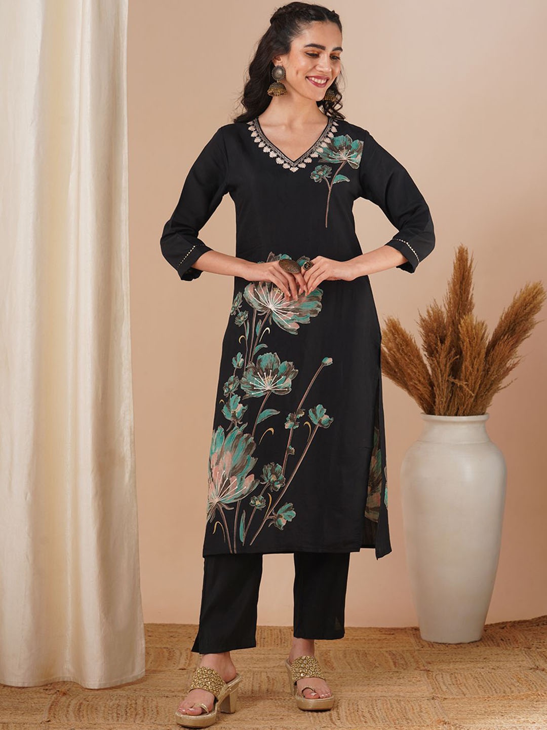 

FASHOR Floral Printed Zari Straight Kurta With Trouser, Black