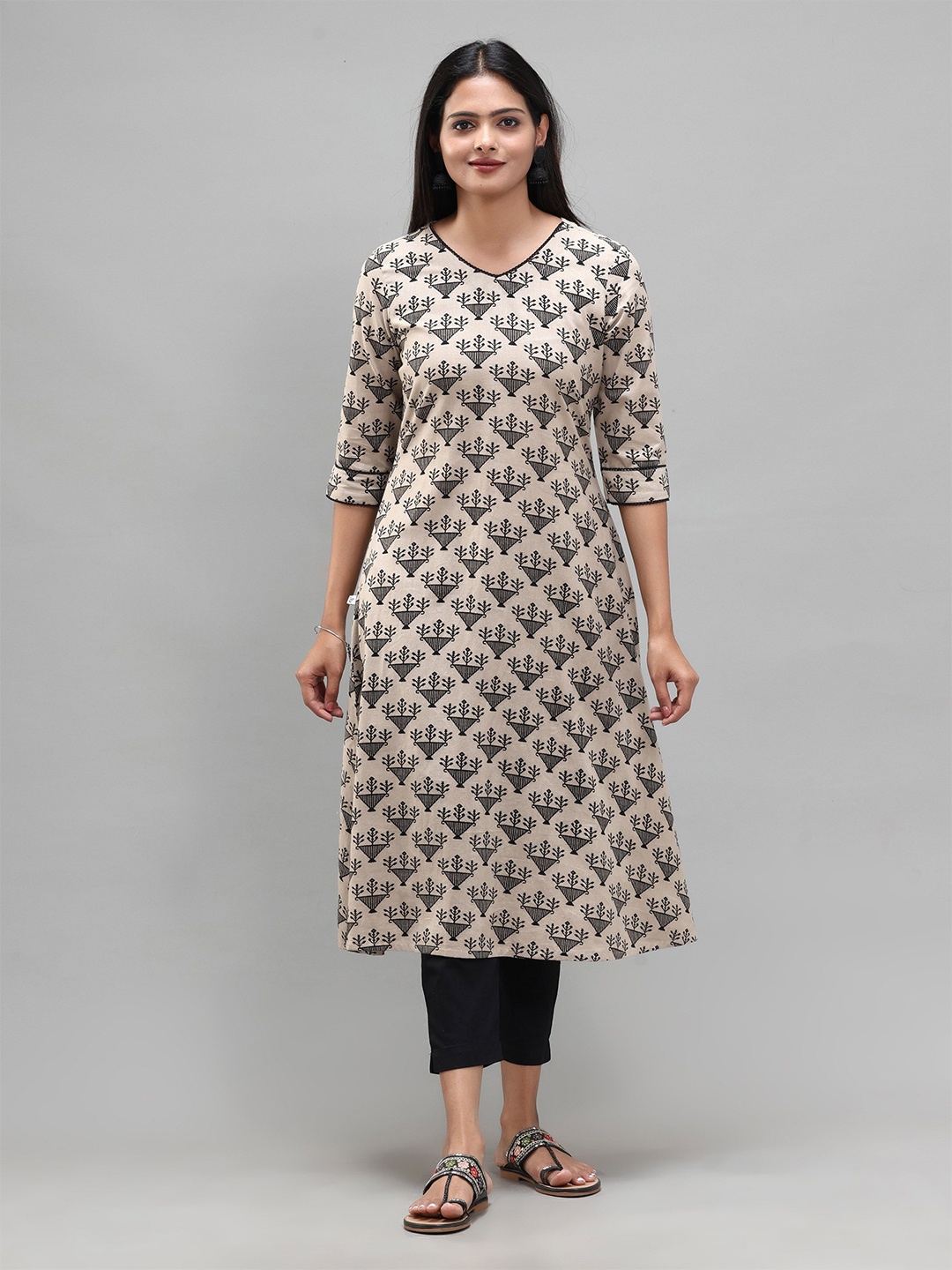 

Vismay Women Geometric Embroidered Cotton Kurta, Beige