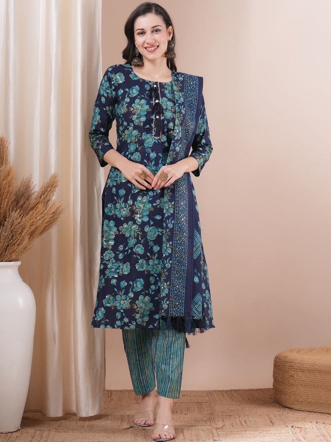 

FASHOR Floral Printed Regular Straight Kurta with Trousers & Dupatta, Blue