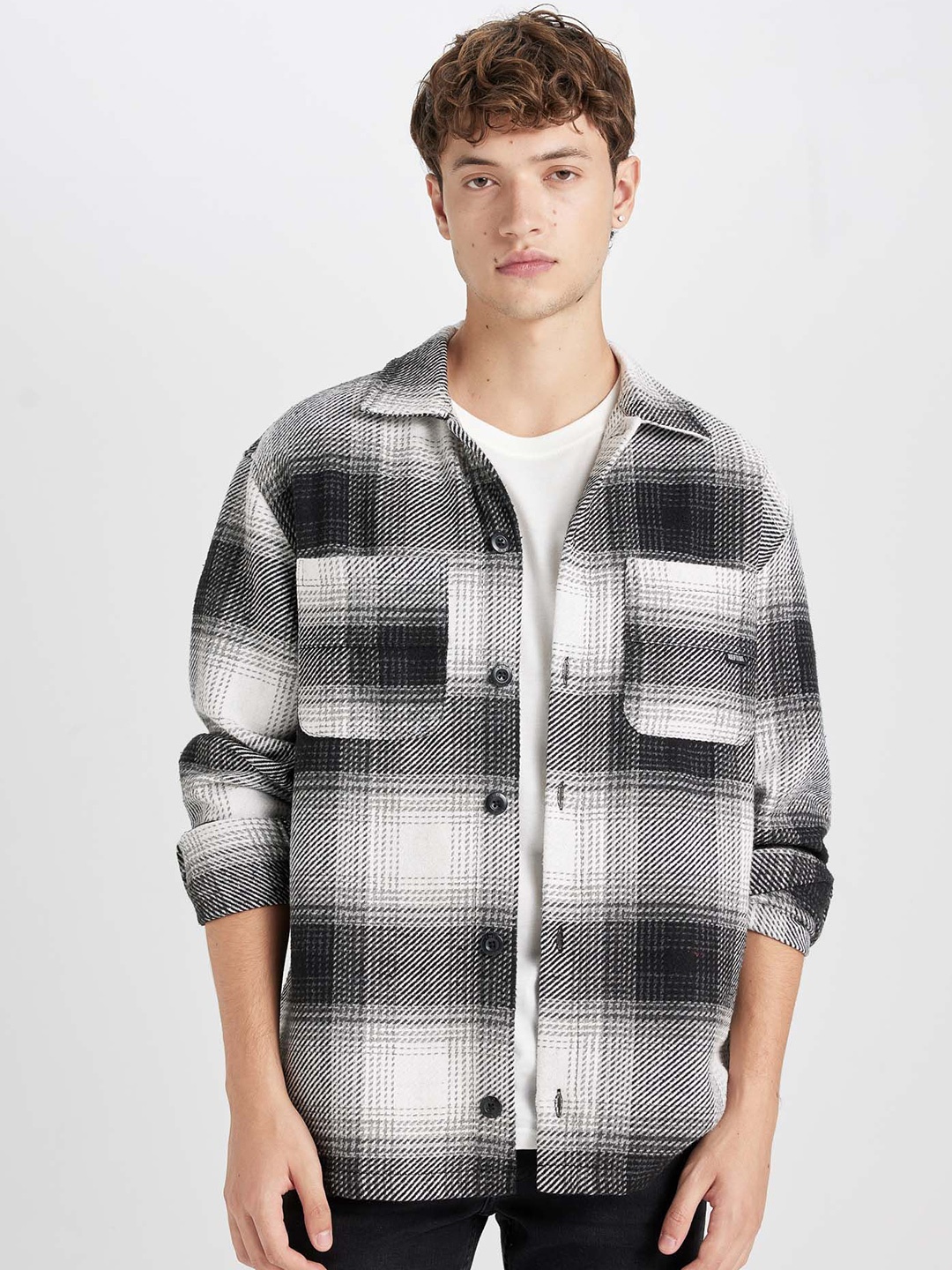 

DeFacto Men Opaque Checked Casual Shirt, Na