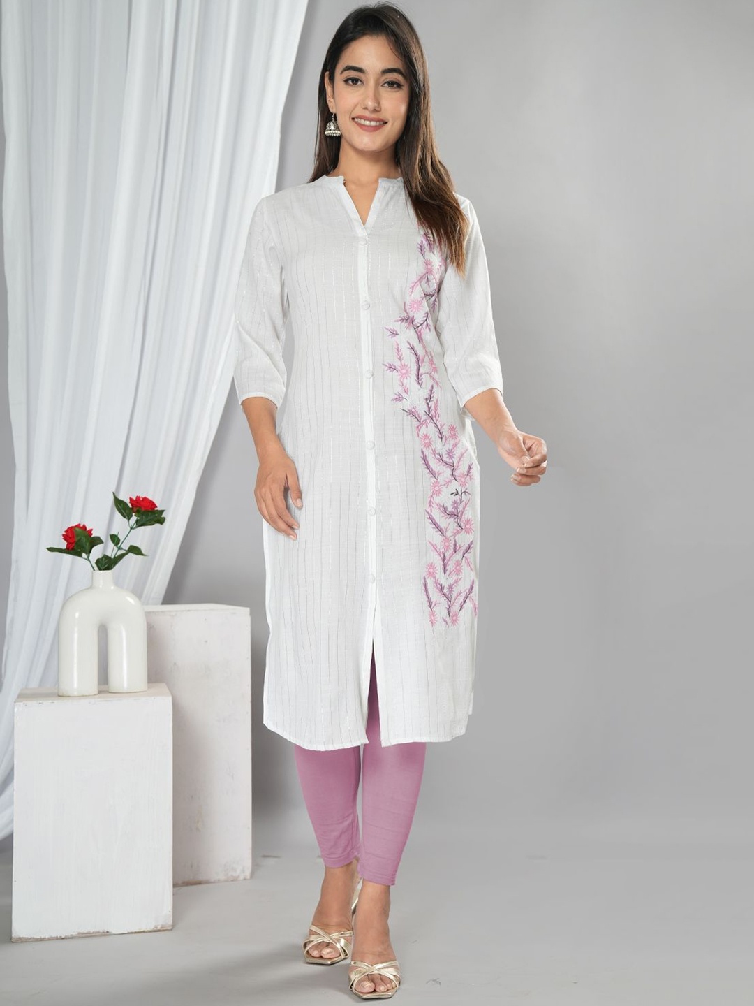 

Mehsoos Mandarin Collar Floral Embroidered Thread Work Straight Cotton Kurta, White