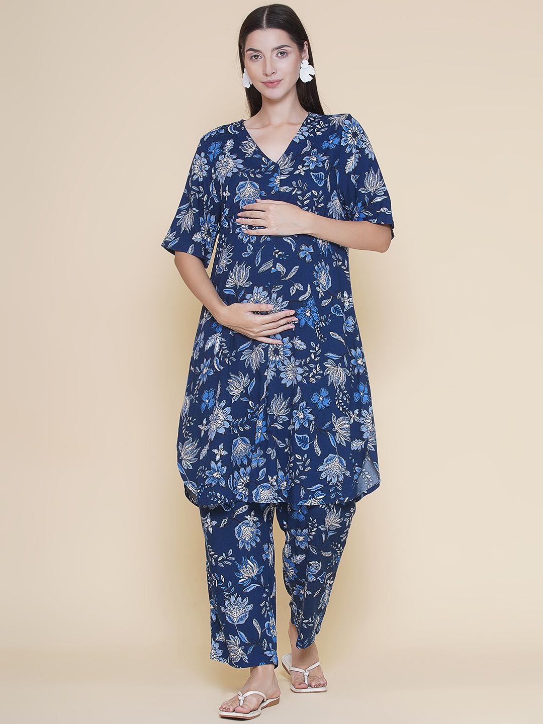 

Mine4Nine Floral Printed V-Neck Maternity Straight Kurta With Trousers, Blue