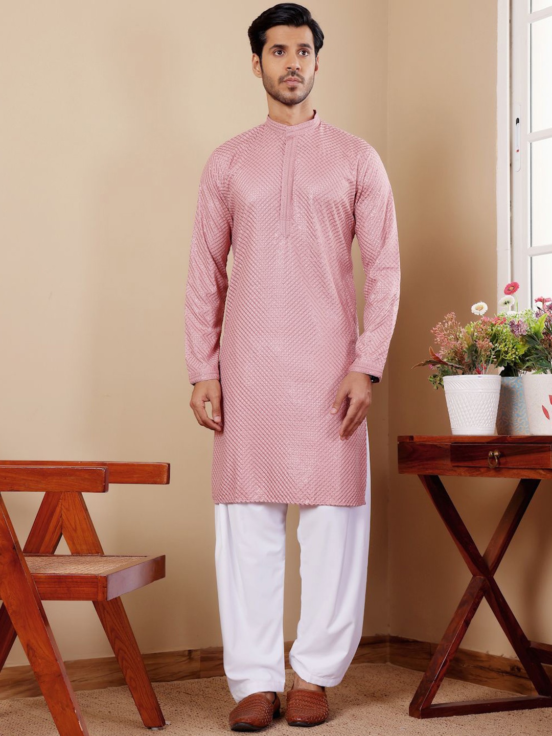 

Rawayi Geometric Embroidered Chikankari Band Collar Straight Kurta, Pink