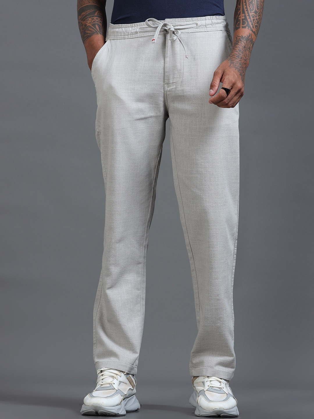 

The Roadster Lifestyle Co Men Relaxed Fit Mid-Rise Trousers, Silver