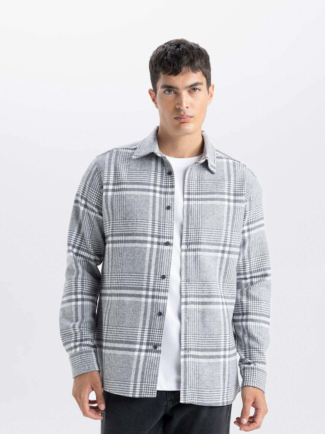 

DeFacto Men Opaque Checked Casual Shirt, Na