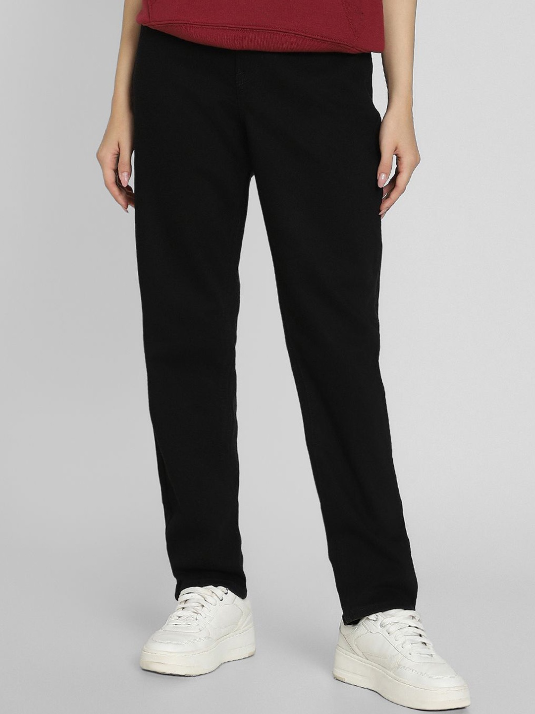 

AMERICAN EAGLE OUTFITTERS Women Mid-Rise Jean Mom Fit Jeans, Black