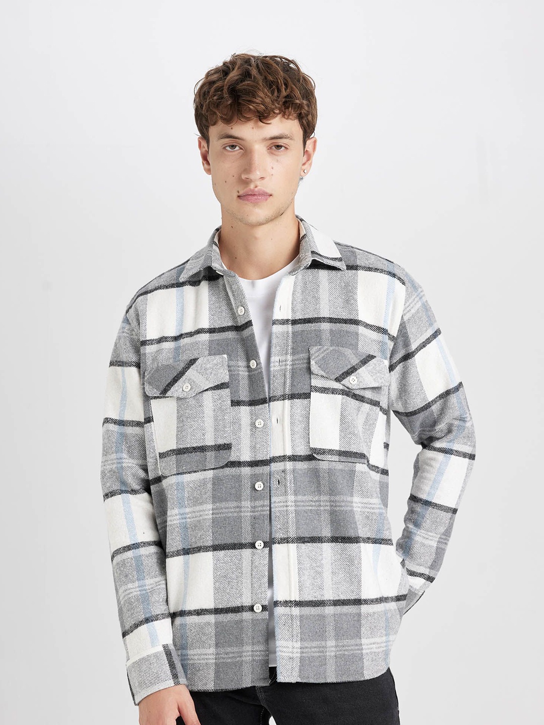 

DeFacto Men Opaque Checked Casual Shirt, Na