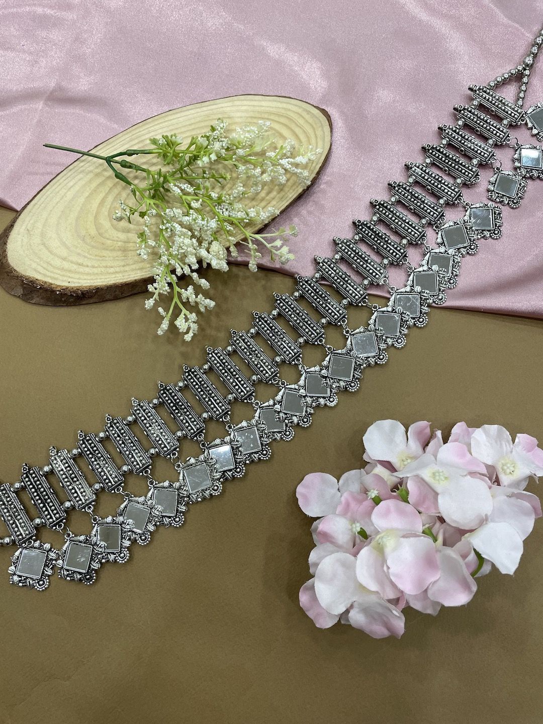 

Digital Dress Room Mirror Work Waist Chain Saree Accessories, Silver