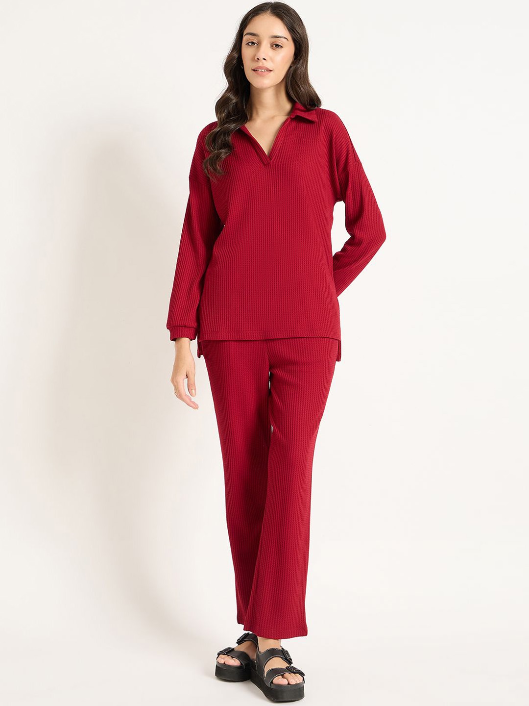 

FEMMELLA Shirt Collar Self Design T-Shirt With Trousers, Red