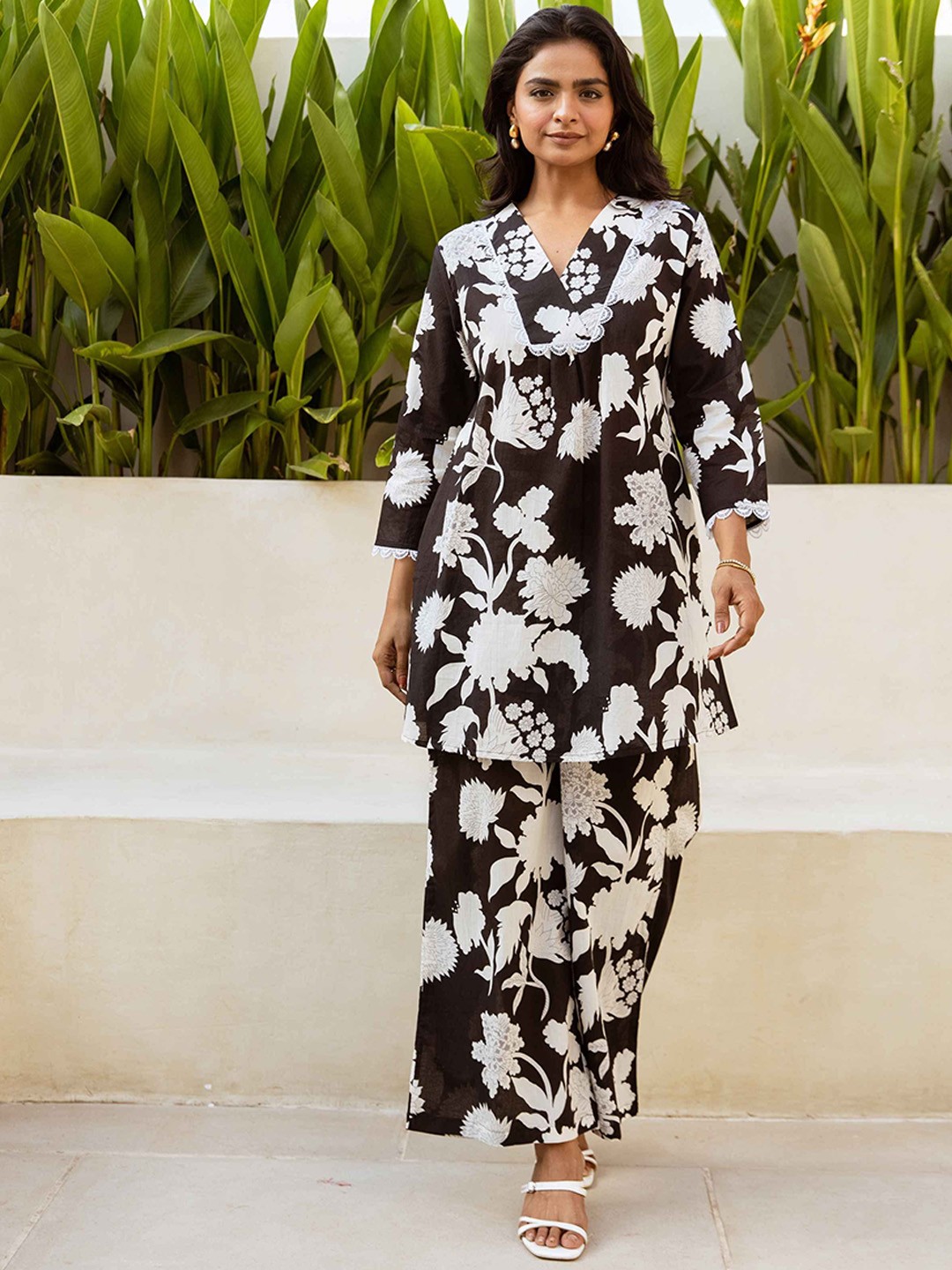 

HUKUM Floral Printed V-Neck Three-Quarter Sleeves Pure Cotton Top With Palazzo, Black