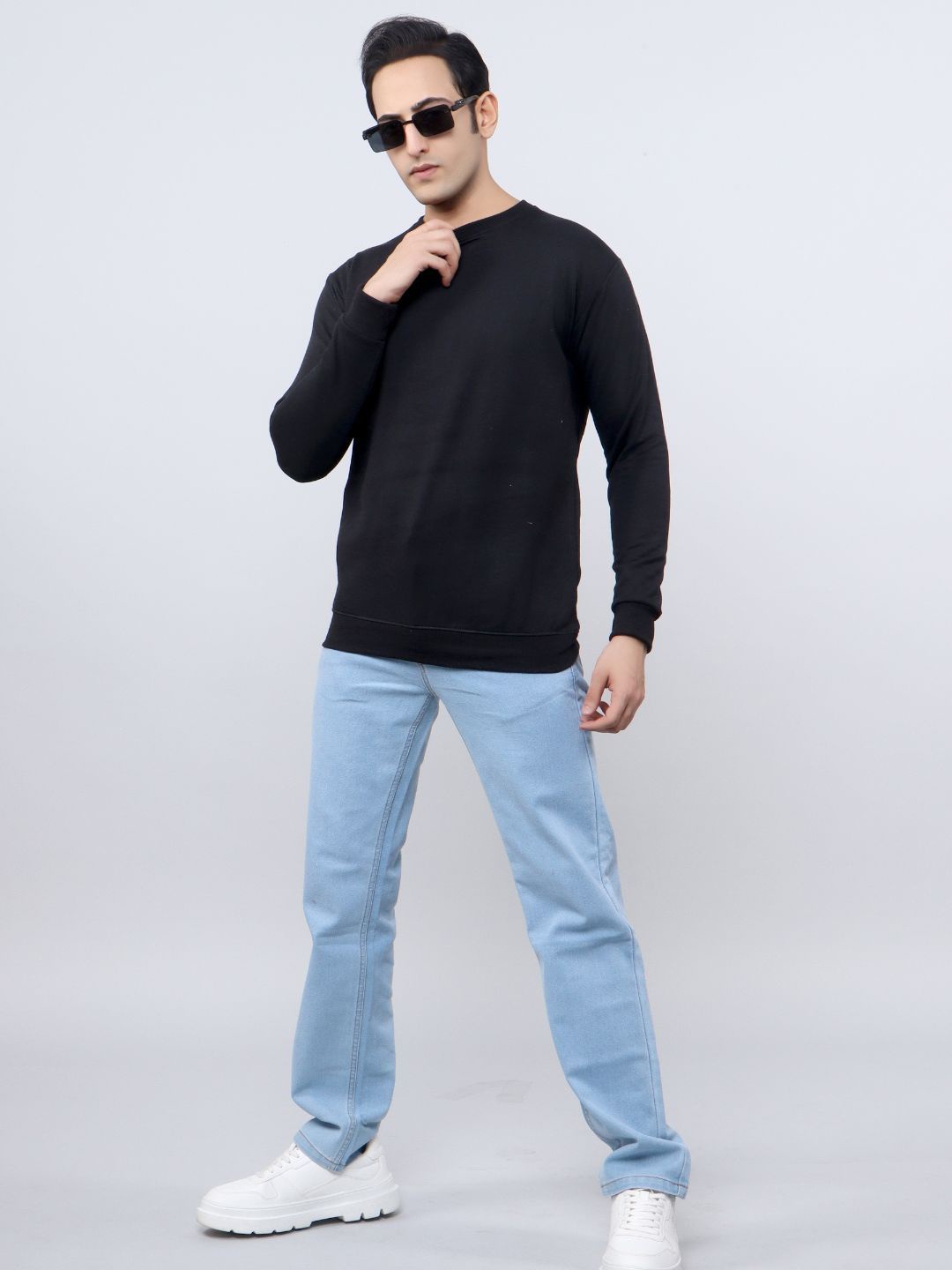 

Qure Vintage Men Round Neck Pullover Sweatshirt, Black