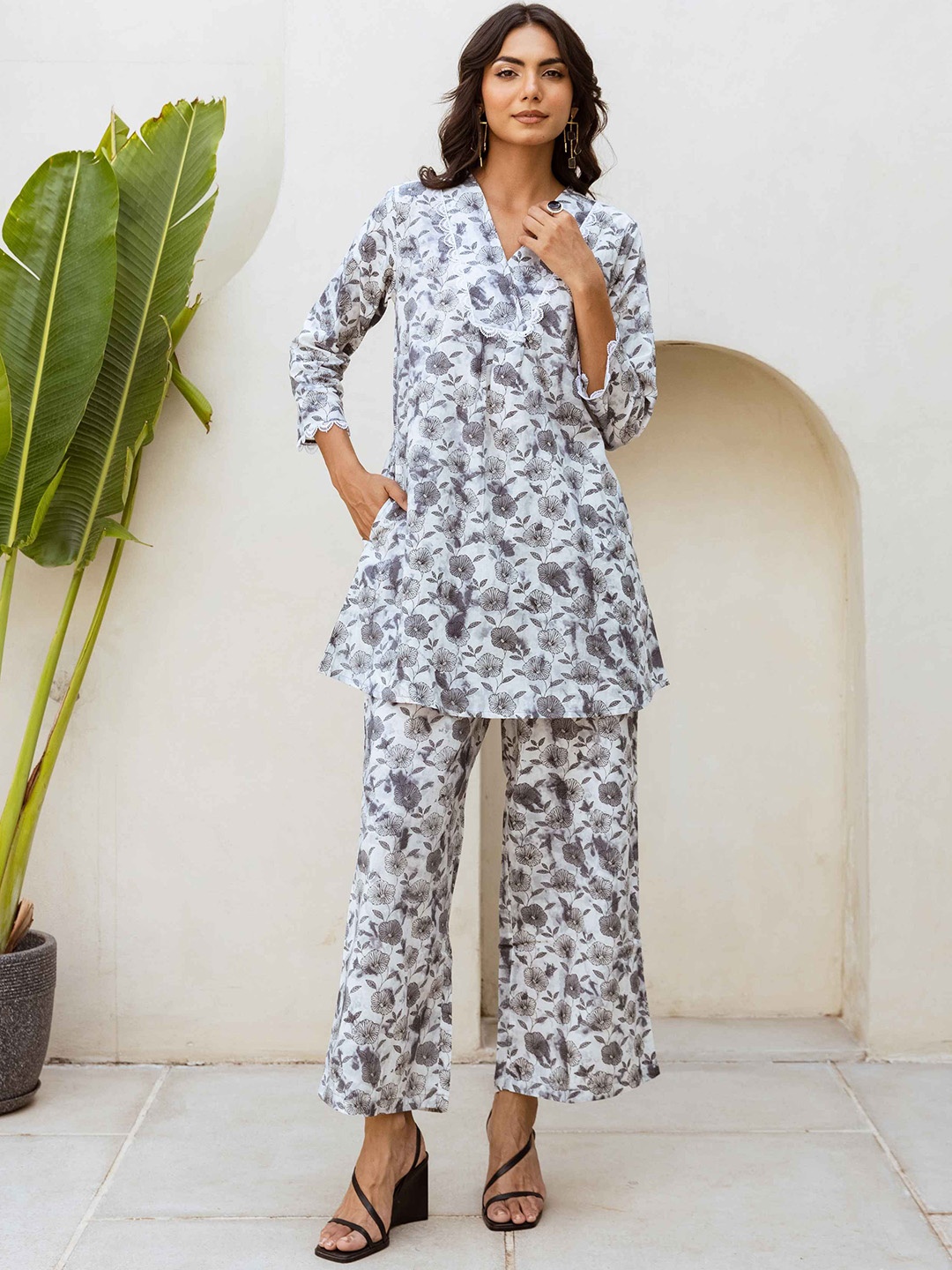

HUKUM Floral Printed V-Neck Three-Quarter Sleeves Pure Cotton Top With Palazzo, Grey