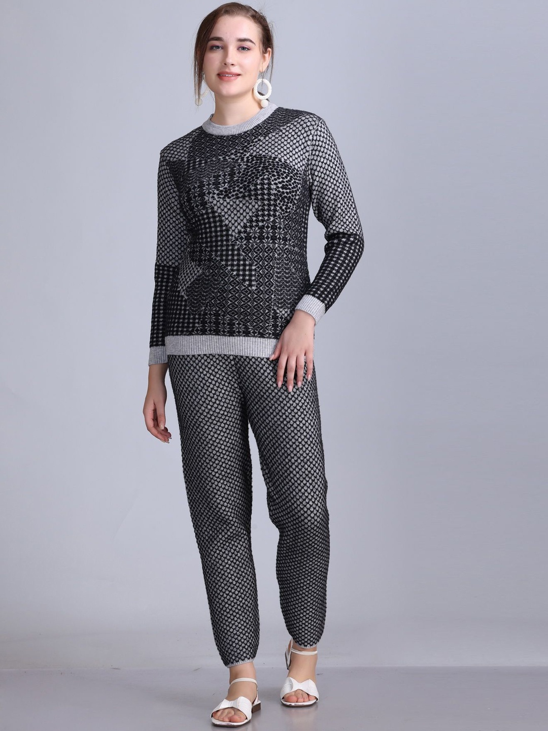 

MONTREX Woven Design Round Neck Long Sleeves Sweater With Trouser, Grey