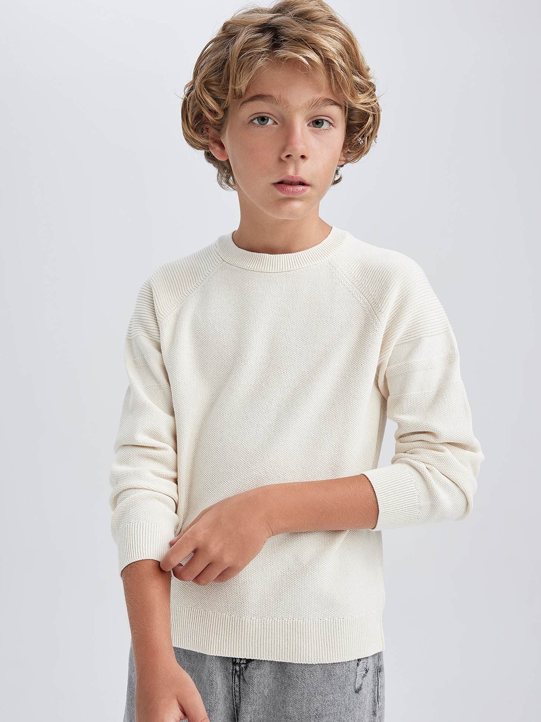 

DeFacto Boys Round Neck Pullover, White