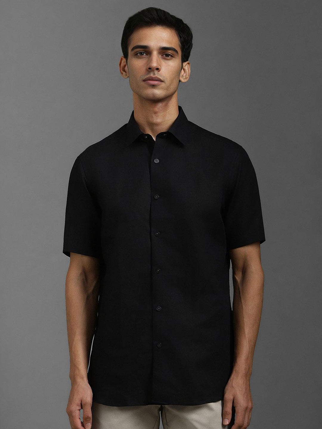 

Louis Philippe Men Classic Spread Collar Solid Linen Formal Shirt, Black
