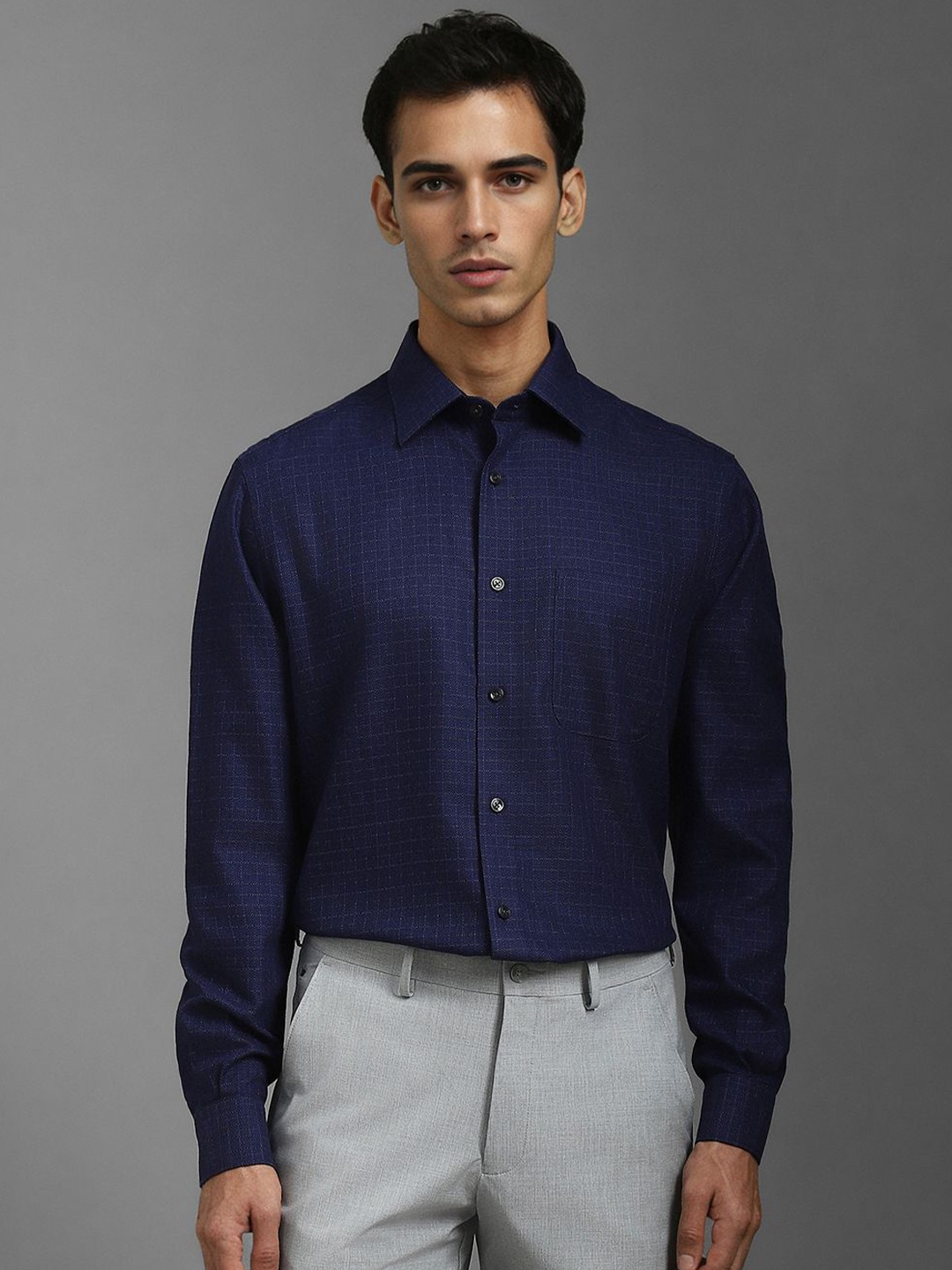 

Louis Philippe Men Classic Checked Formal Shirt, Navy blue