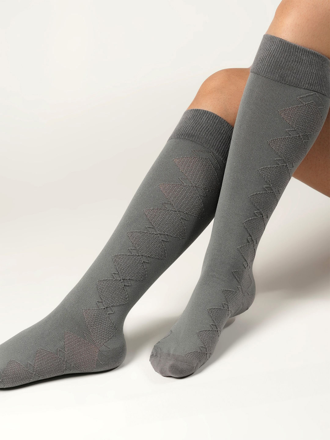 

Theater Women Patterned Knee Length Socks, Grey