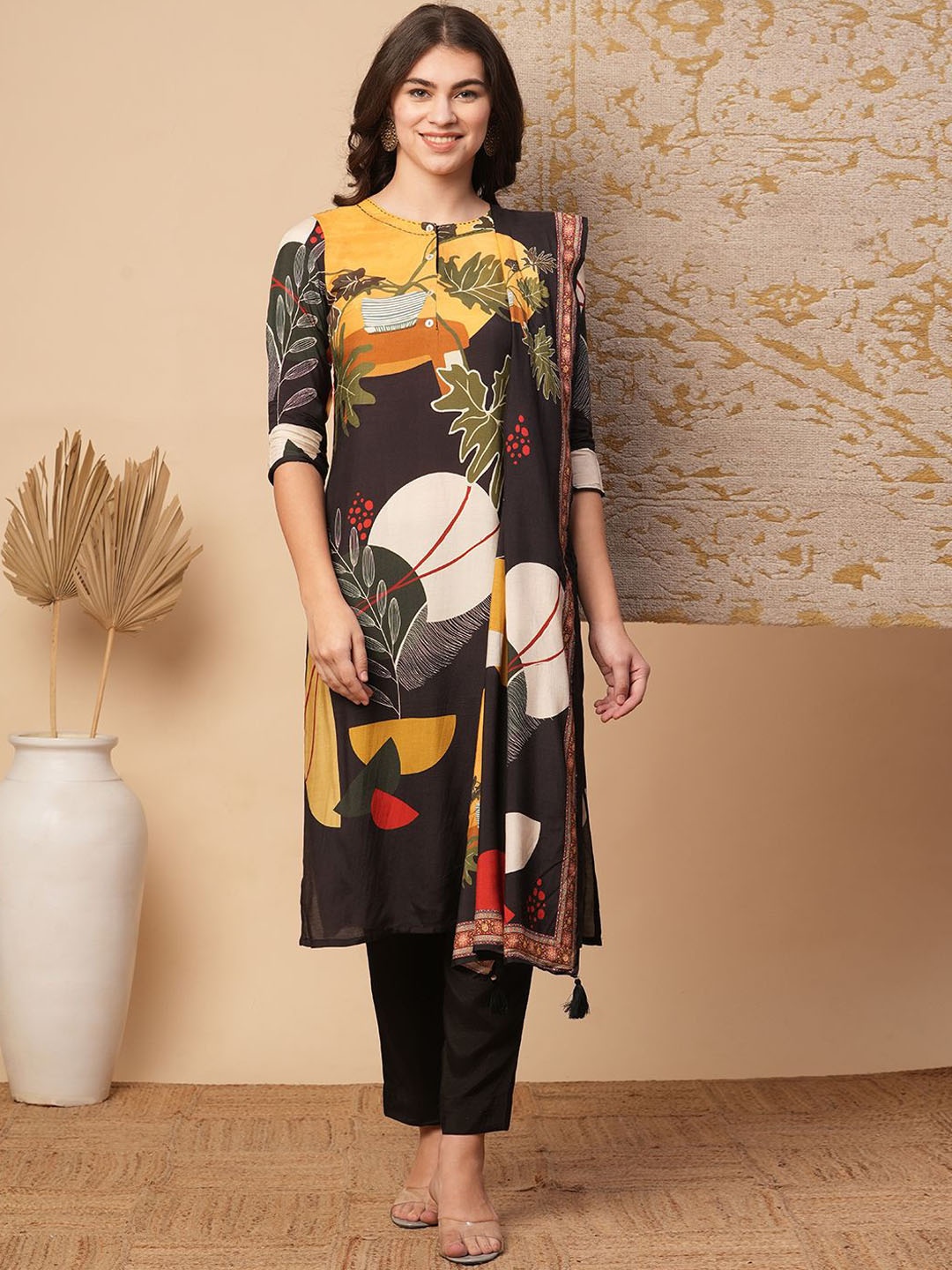 

FASHOR Brown & Black Floral Printed Round Neck Straight Kurta With Trousers & Dupatta