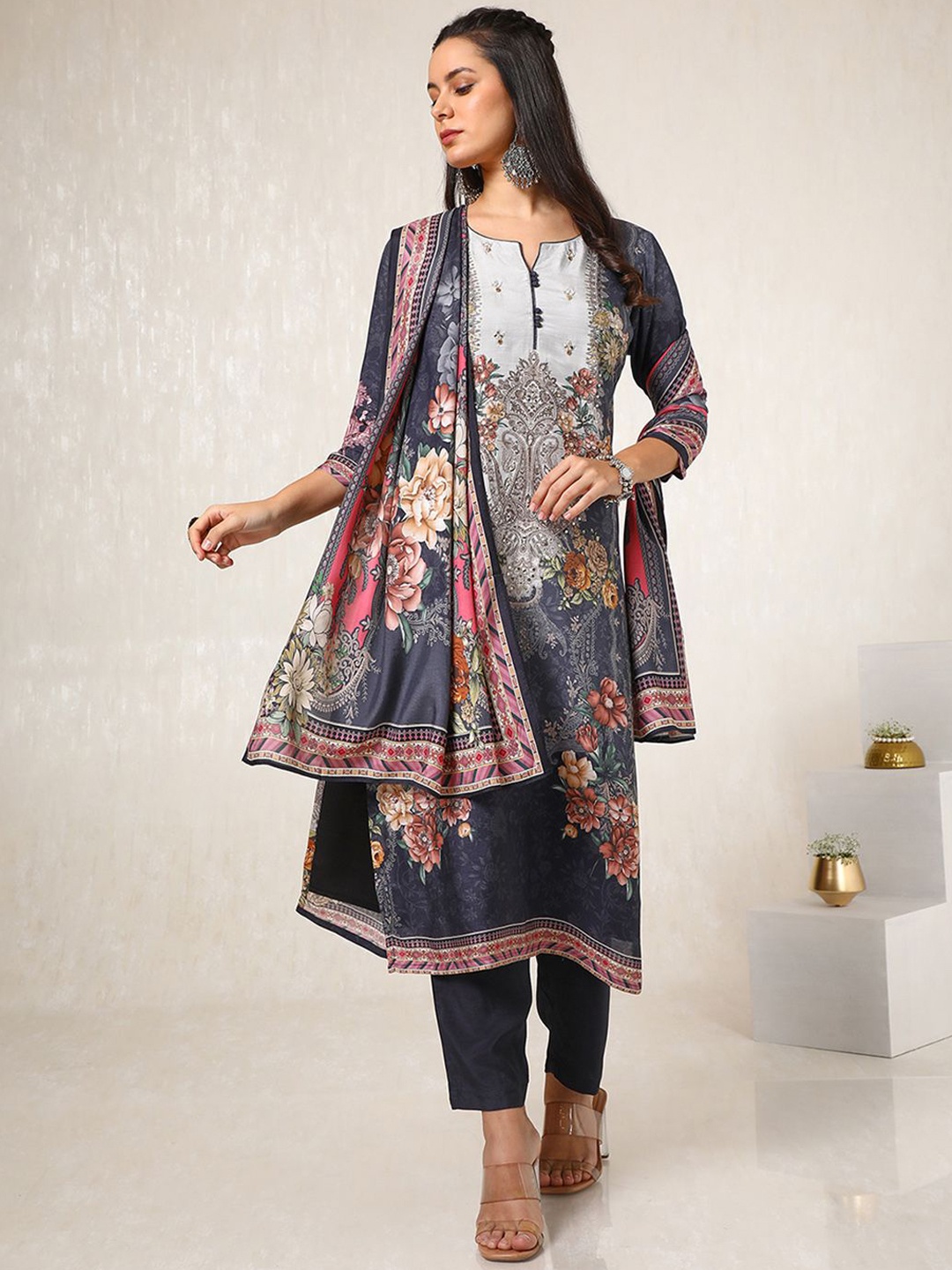 

Soch Floral Printed Straight Kurta with Trousers & Dupatta, Charcoal