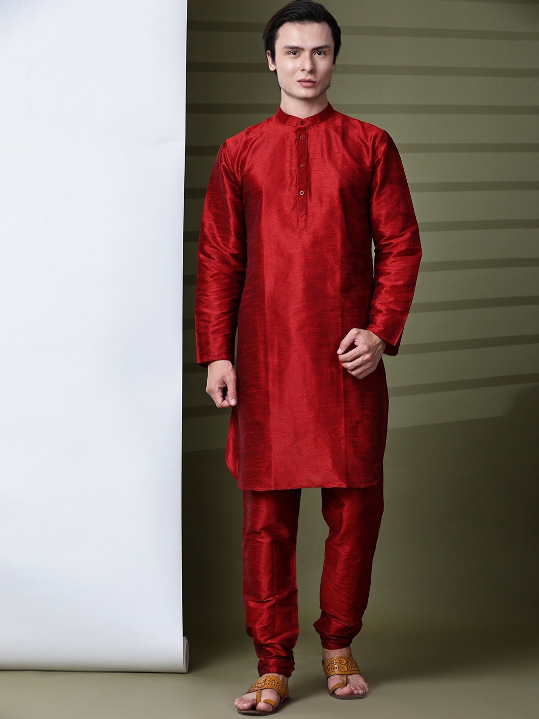 

SKAVIJ Mandarin Collar Long Sleeves Straight Kurta with Churidar, Red