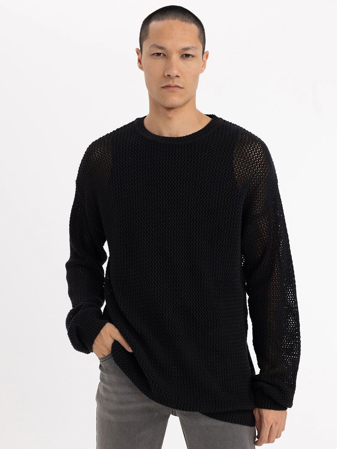 

DeFacto Men Round Neck Long Sleeves Cable Knit Pullover, Black