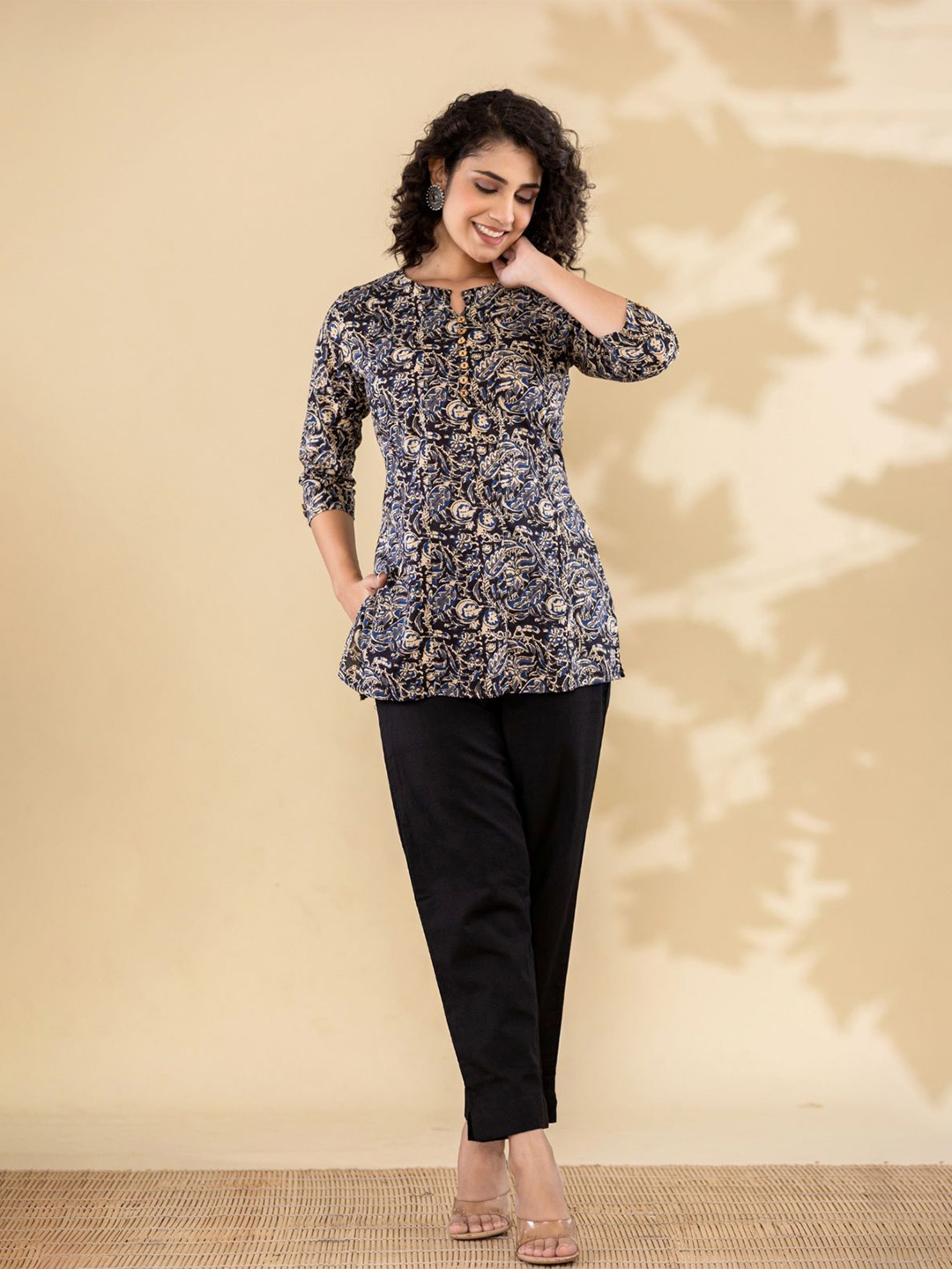 

Do Dhaage Women Ethnic Motifs Printed Pure Cotton Kurti, Black